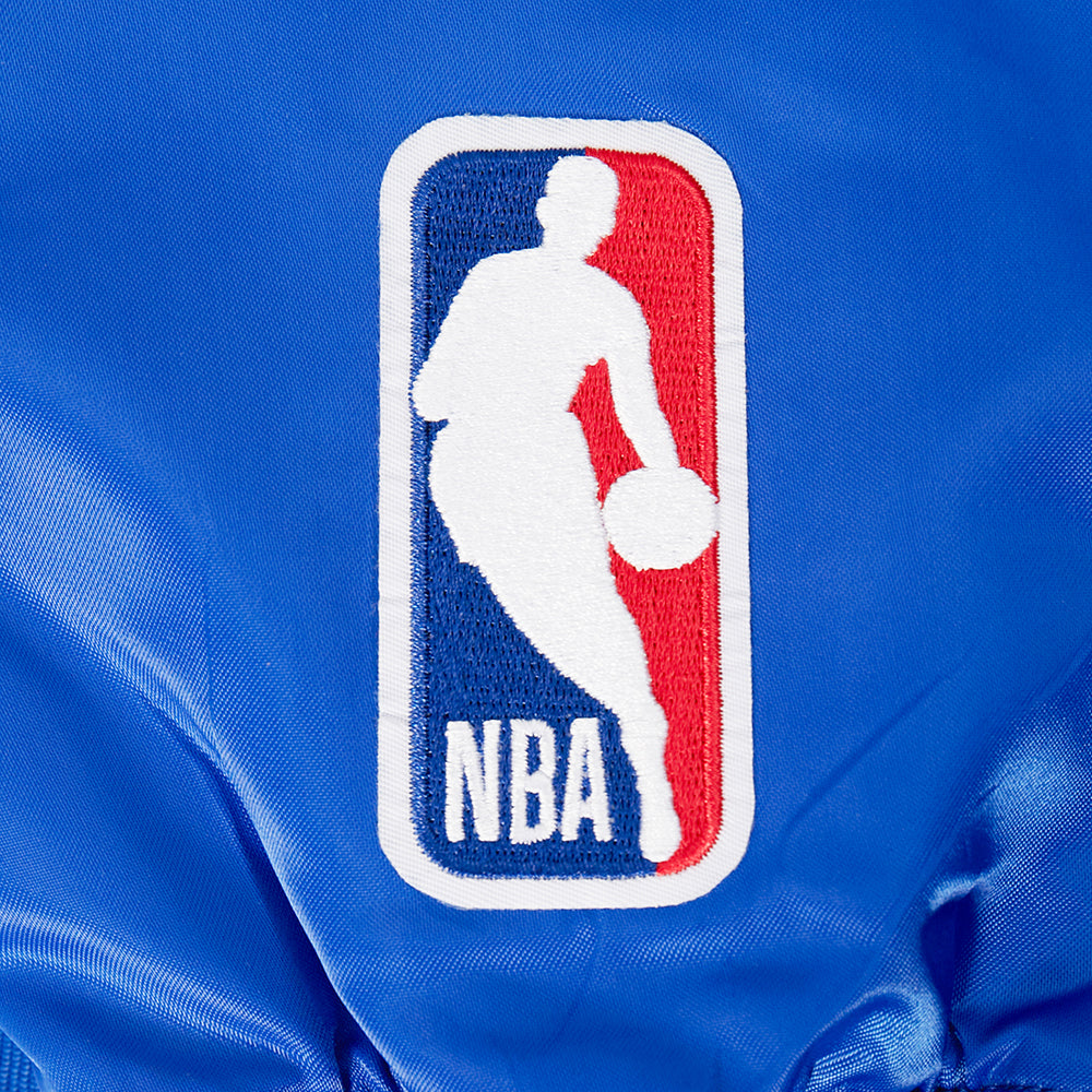 NBA NEW YORK KNICKS BLOUSON EN SATIN POUR HOMME (BLEU ROYAL/ORANGE/BLEU ROYAL)
