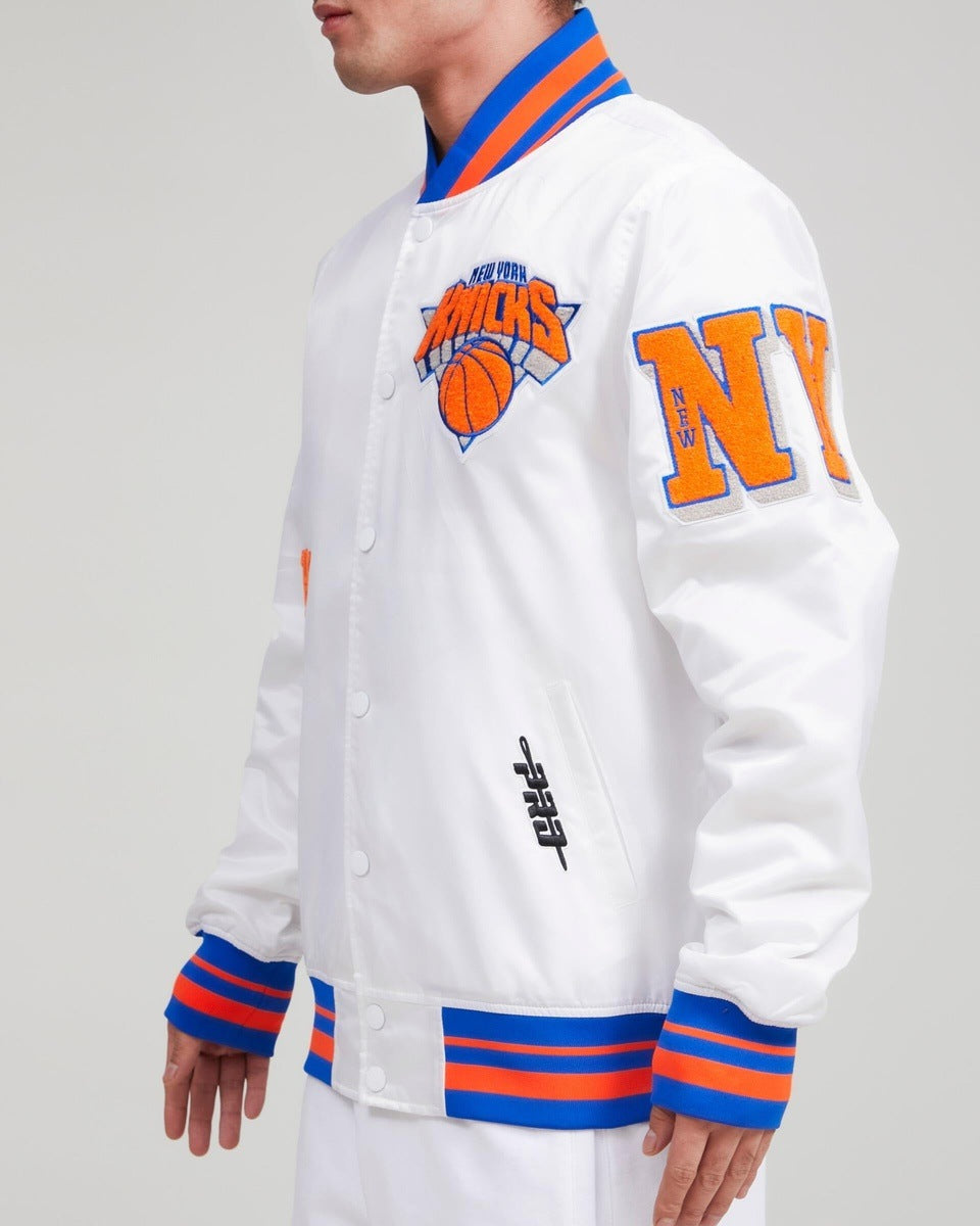 NBA NEW YORK KNICKS OLD ENGLISH MEN'S SATIN JACKET (WHITE)