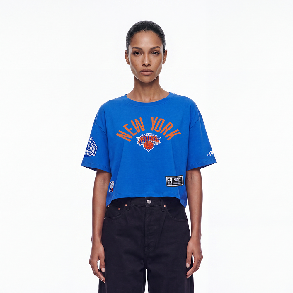 NBA NEW YORK KNICKS PLAYBACK T-SHIRT À MANCHES COURTES ET À COUPE CARRÉE POUR FEMME (BLEU ROYAL)