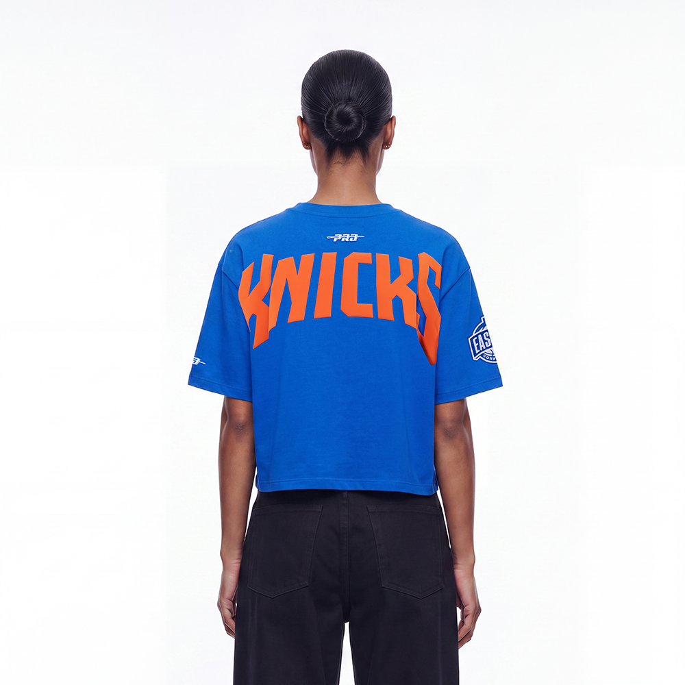 NBA NEW YORK KNICKS PLAYBACK T-SHIRT À MANCHES COURTES ET À COUPE CARRÉE POUR FEMME (BLEU ROYAL)