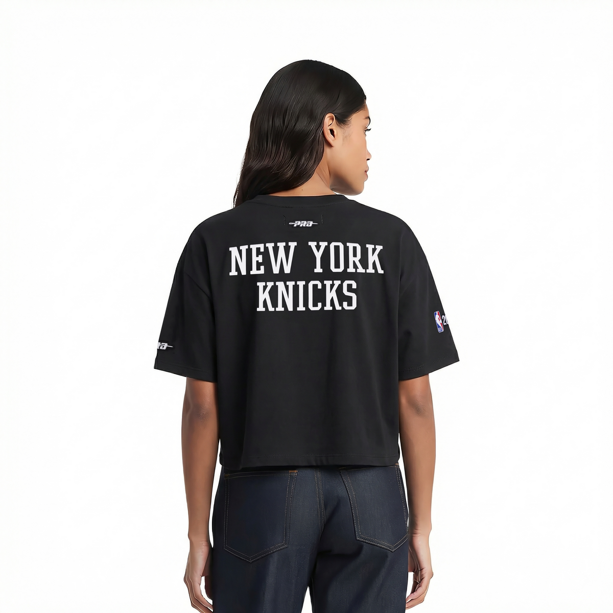 NBA NEW YORK KNICKS T-SHIRT DU CHAMPIONNAT 2026 À MANCHES COURTES ET À COUPE CARRÉE POUR FEMME (NOIR)