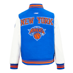 NBA NEW YORK KNICKS RETRO CLASSIC BLOUSON COLLÉGIAL EN LAINE À BORDS CÔTELÉS POUR GARÇON JUNIOR (BLEU ROYAL/ORANGE/BLEU ROYAL)