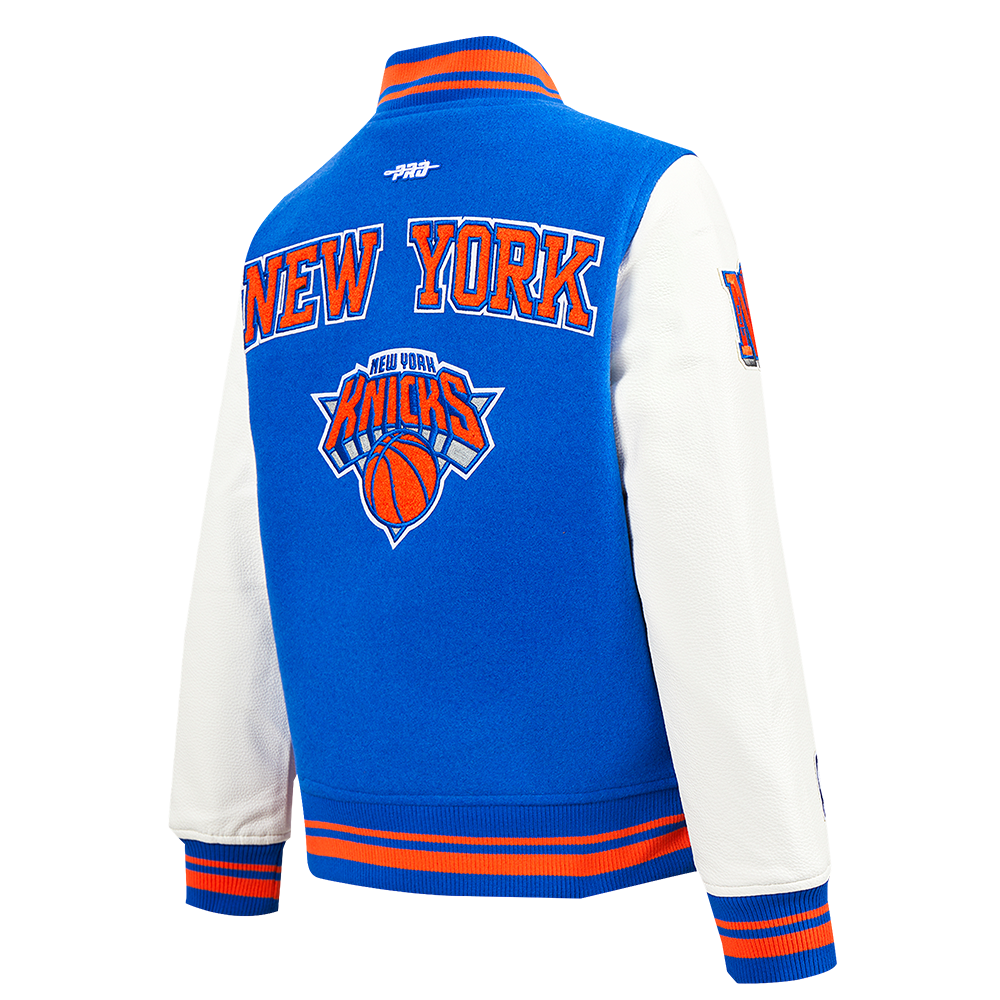 NBA NEW YORK KNICKS RETRO CLASSIC BLOUSON COLLÉGIAL EN LAINE À BORDS CÔTELÉS POUR GARÇON JUNIOR (BLEU ROYAL/ORANGE/BLEU ROYAL)