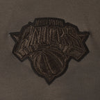 NBA NEW YORK KNICKS NEUTRAL T-SHIRT À MANCHES COURTES ET À COUPE CARRÉE POUR FILLE JUNIOR (TAUPE FONCÉ)