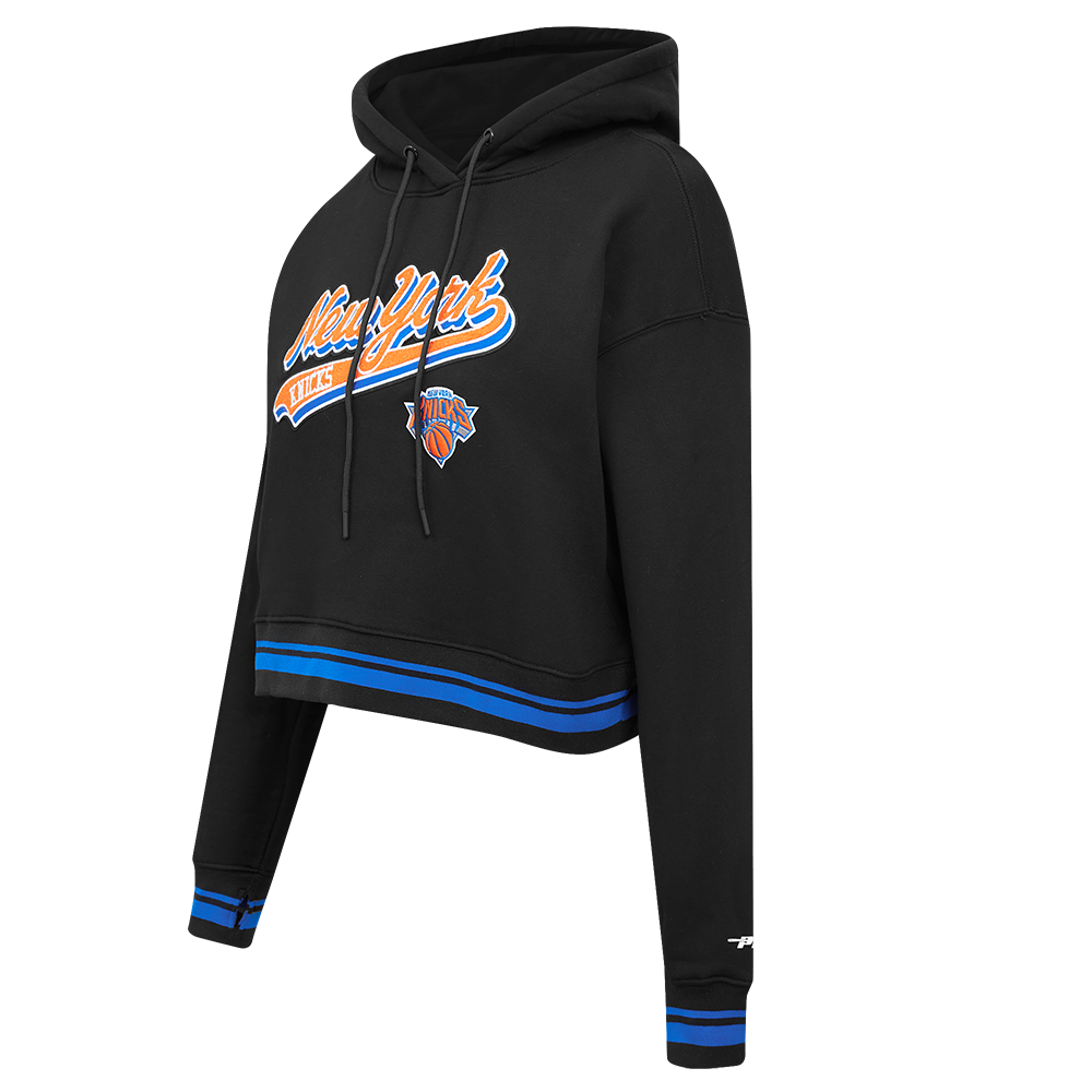 NBA NEW YORK KNICKS SCRIPT TAIL WOMEN'S RIB FLEECE CROPPED PULLOVER HOODIE (BLACK/ROYAL BLUE/BLACK)