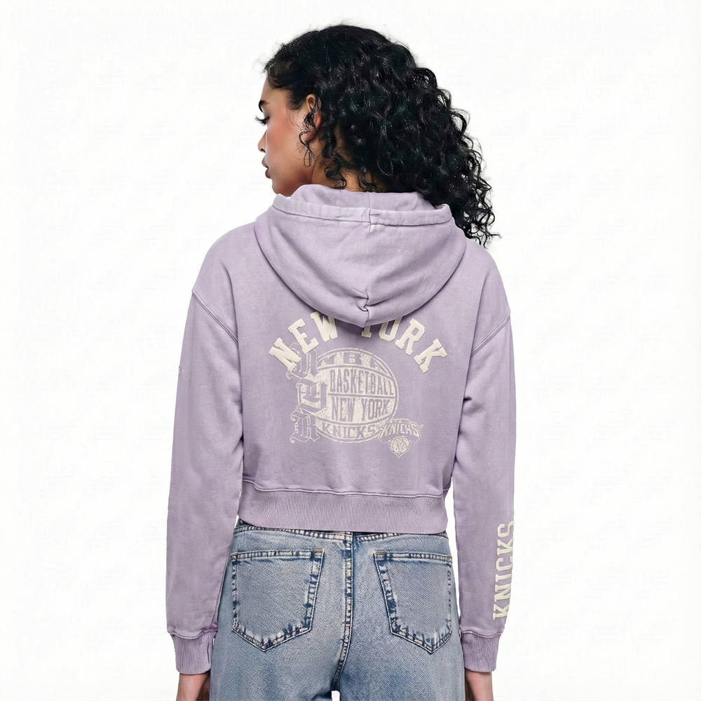 NBA NEW YORK KNICKS STREET TEAM WOMEN'S ENZYME WASH FT CROPPED PO HOODIE (WASHED LILAC GRAY)