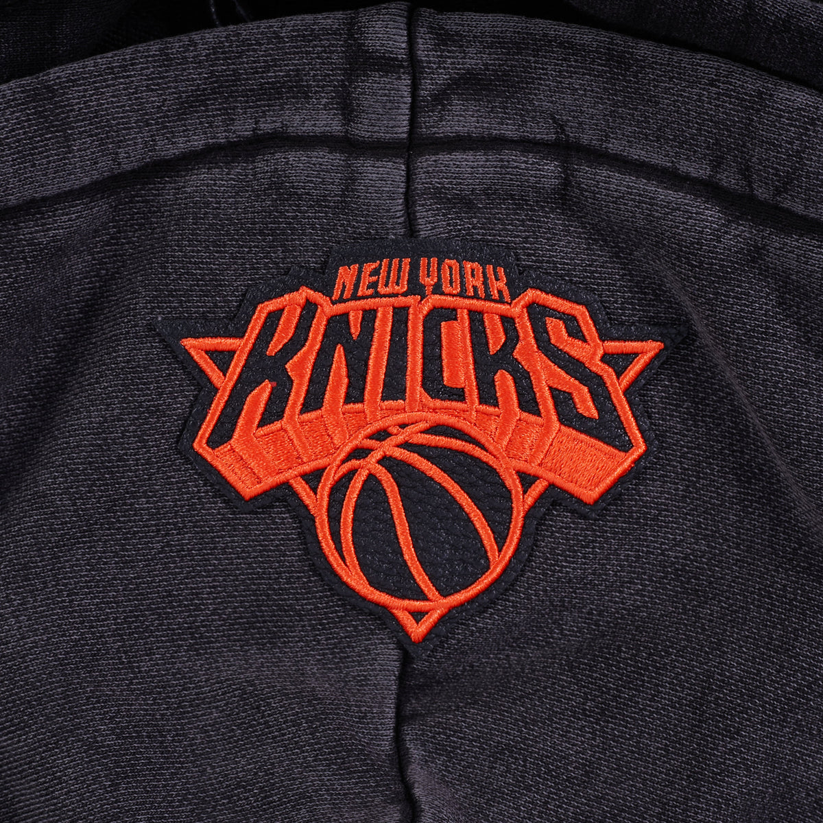 NBA NEW YORK KNICKS ECLIPSE WOMEN'S SWEATSHIRT (WASHED BLACK)