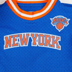 NBA NEW YORK KNICKS CLASSIC T-SHIRT EN FILET À MANCHES COURTES POUR GARÇON ENFANT (BLEU ROYAL/ORANGE)