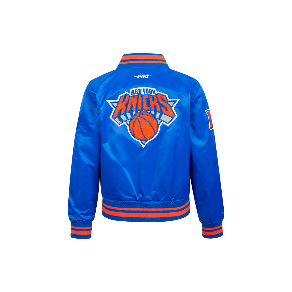 NBA NEW YORK KNICKS RETRO CLASSIC BLOUSON EN SATIN À BORDS CÔTELÉS POUR GARÇON ENFANT (BLEU ROYAL/ORANGE/BLEU ROYAL)