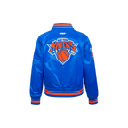 NBA NEW YORK KNICKS RETRO CLASSIC BLOUSON EN SATIN À BORDS CÔTELÉS POUR GARÇON ENFANT (BLEU ROYAL/ORANGE/BLEU ROYAL)