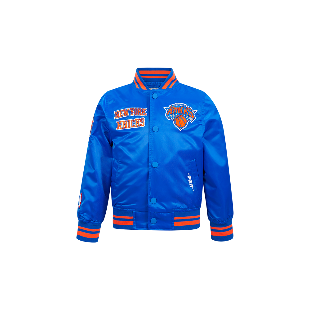 NBA NEW YORK KNICKS RETRO CLASSIC BLOUSON EN SATIN À BORDS CÔTELÉS POUR GARÇON BAMBIN (BLEU ROYAL/ORANGE/BLEU ROYAL)