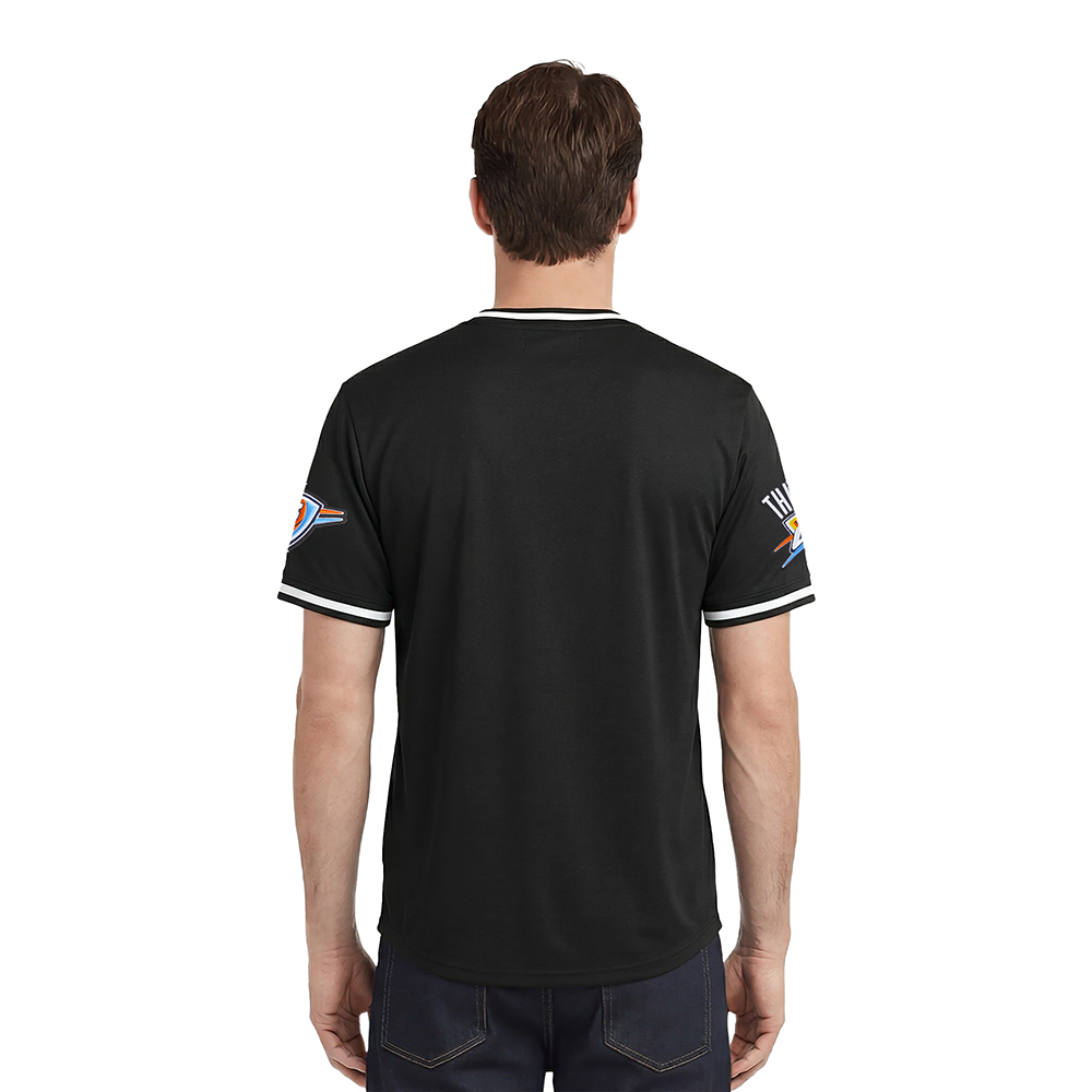 NBA OKLAHOMA CITY THUNDER CLASSIC CHENILLE MEN'S TEE (BLACK)