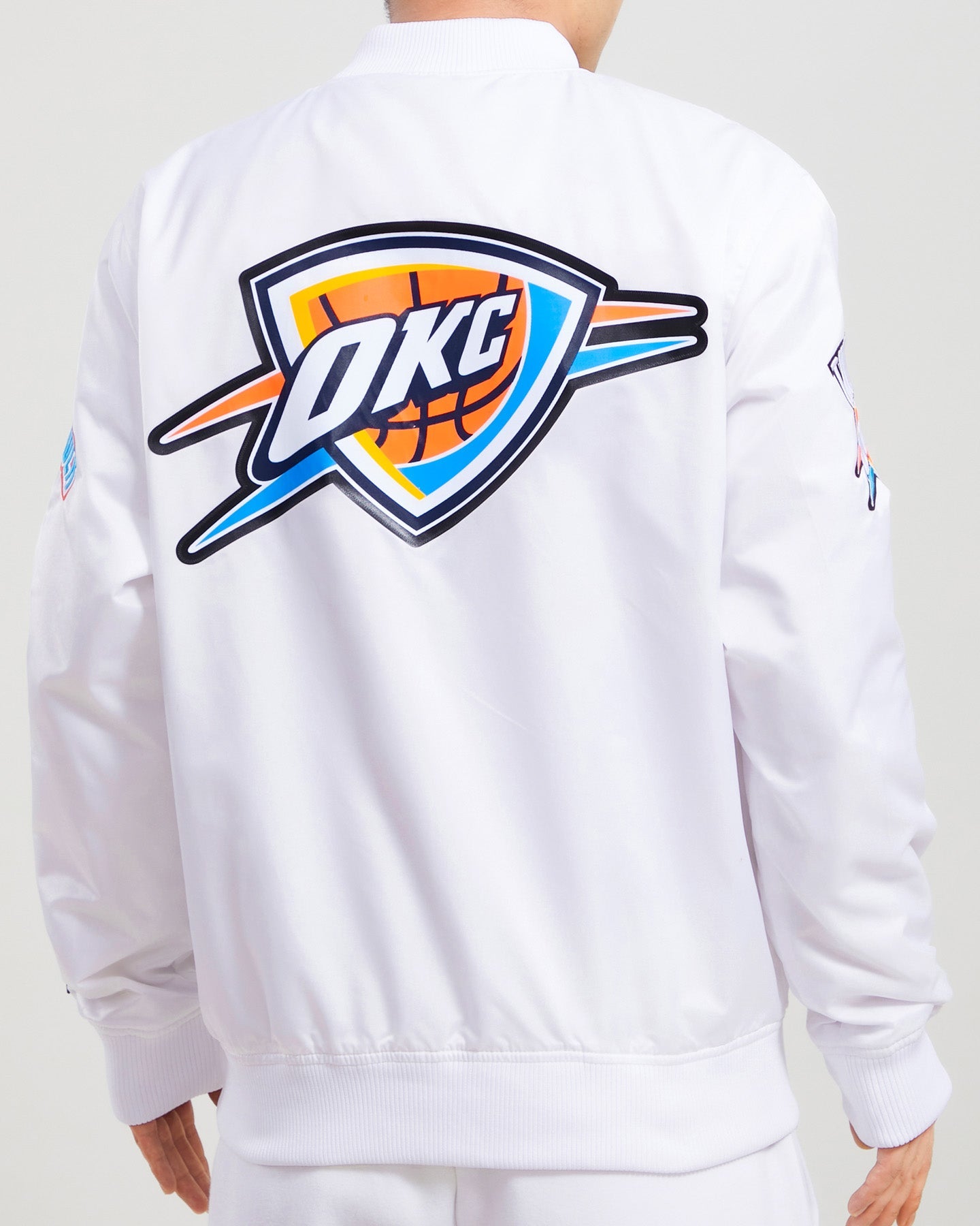 NBA OKLAHOMA CITY THUNDER TEAM BIG LOGO MEN'S SATIN JACKET (WHITE)
