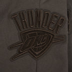 NBA OKLAHOMA CITY THUNDER NEUTRAL SHORT EN MOLLETON POUR GARÇON JUNIOR (TAUPE FONCÉ)