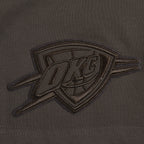 NBA OKLAHOMA CITY THUNDER NEUTRAL SHORT EN MOLLETON POUR GARÇON JUNIOR (TAUPE FONCÉ)
