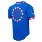 NBA PHILADELPHIA 76ERS SCRIPT TAIL CHEMISE BOUTONNÉE EN FILET POUR HOMME (BLEU ROYAL/ROUGE)