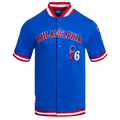 NBA PHILADELPHIA 76ERS CLASSIC BLOUSON PRO EN MAILLE DOUBLE À MANCHES COURTES POUR HOMME (BLEU ROYAL/ROUGE)