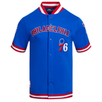 NBA PHILADELPHIA 76ERS CLASSIC BLOUSON PRO EN MAILLE DOUBLE À MANCHES COURTES POUR HOMME (BLEU ROYAL/ROUGE)