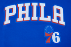 NBA PHILADELPHIA 76ERS CLASSIC T-SHIRT EN JERSEY SIMPLE À RAYURES POUR HOMME (BLEU ROYAL/ROUGE)