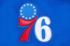 NBA PHILADELPHIA 76ERS SCRIPT TAIL CHANDAIL À CAPUCHON EN MOLLETON CÔTELÉ POUR HOMME (BLEU ROYAL/ROUGE)