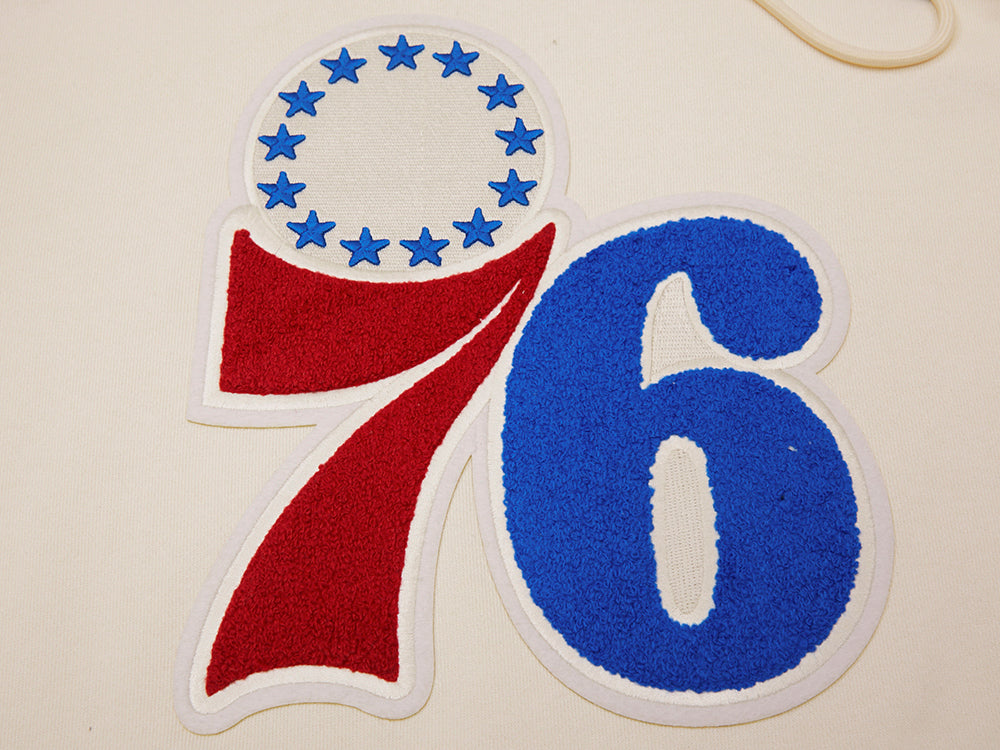 NBA PHILADELPHIA 76ERS RETRO CLASSIC CHANDAIL À CAPUCHON POUR HOMME (COQUILLE D'ŒUF/BLEU ROYAL)