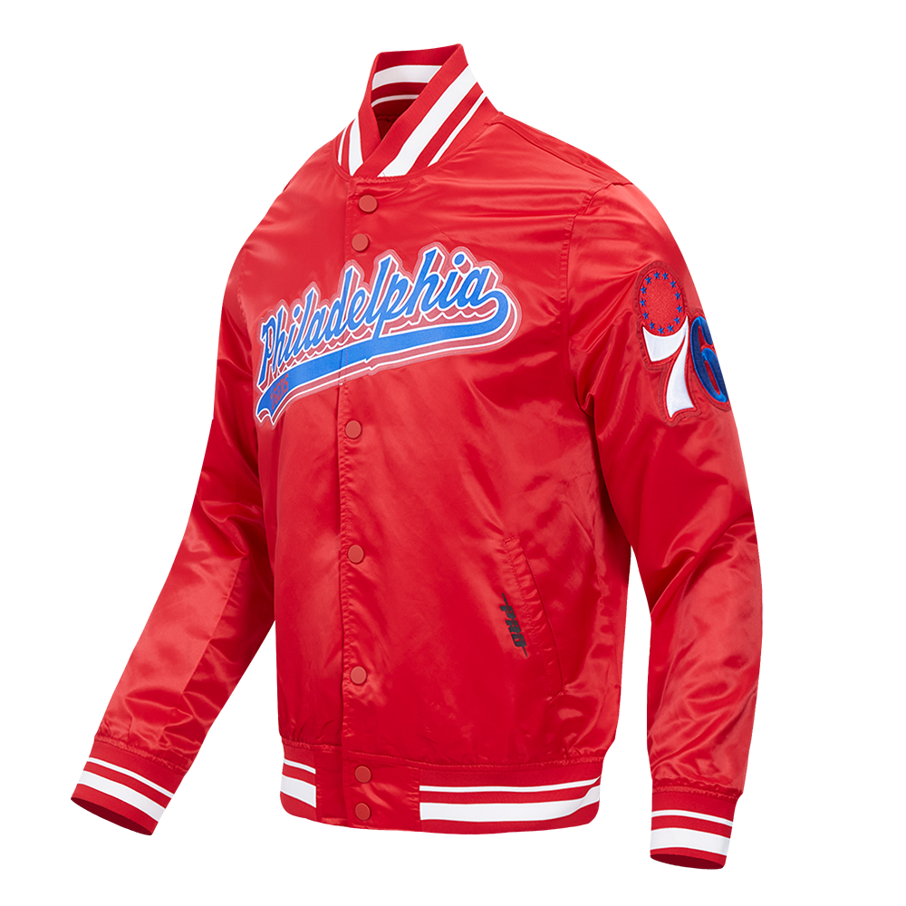 NBA PHILADELPHIA 76ERS SCRIPT TAIL BLOUSON EN SATIN POUR HOMME (ROUGE)
