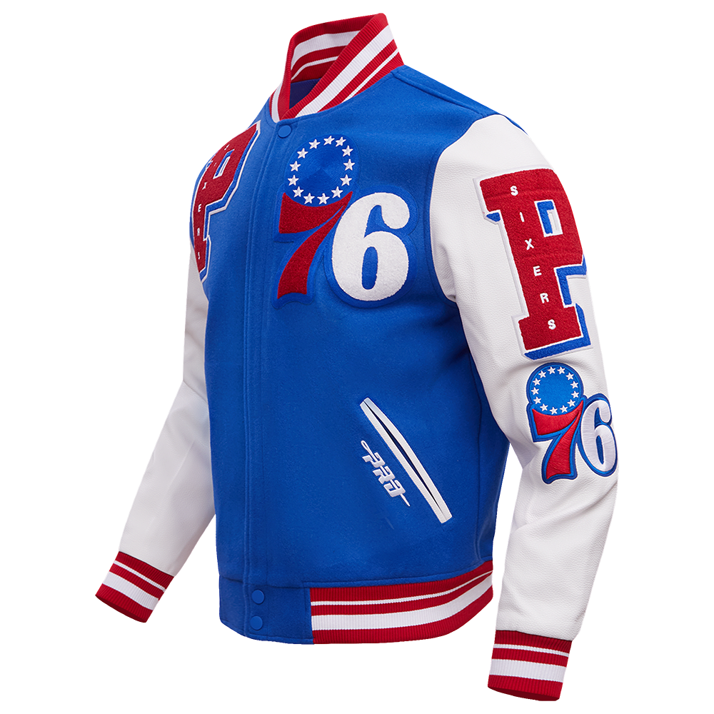 NBA PHILADELPHIA 76ERS MASH UP BLOUSON COLLÉGIAL EN LAINE À BORDS CÔTELÉS POUR HOMME (BLEU ROYAL/ROUGE)