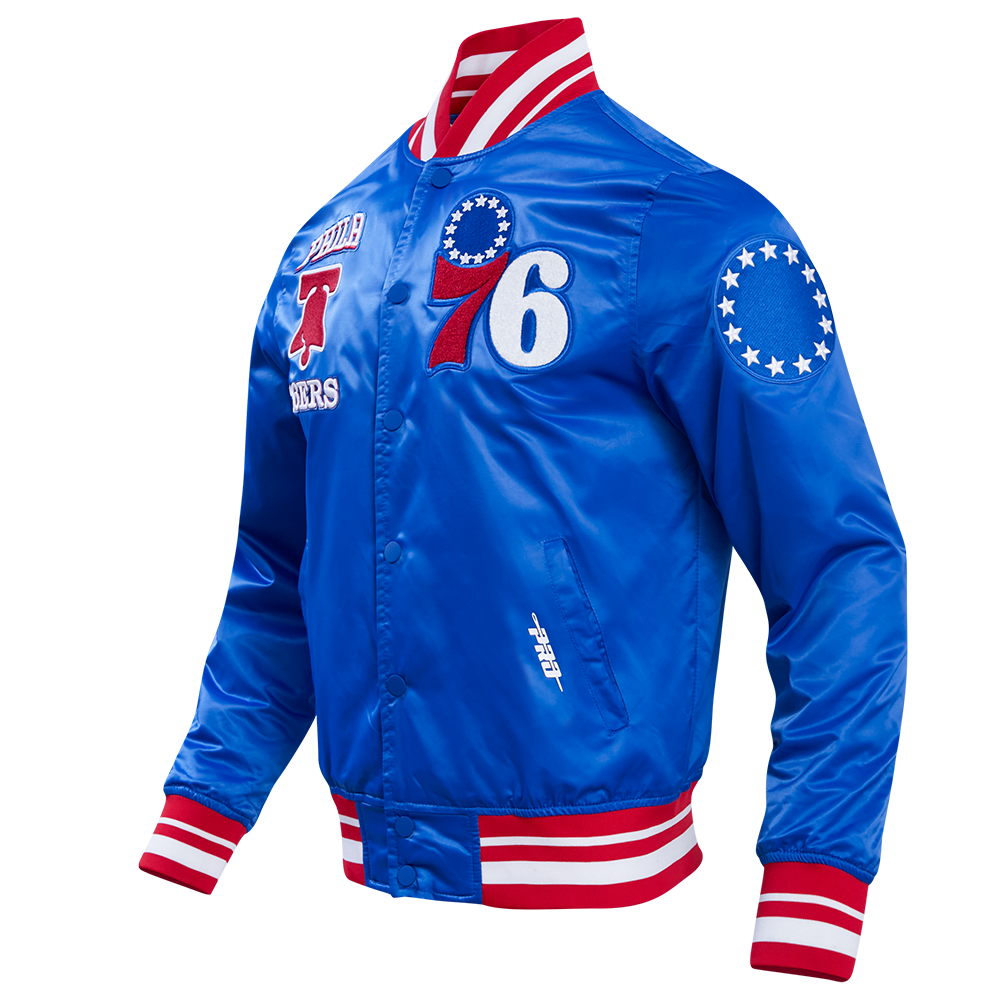 NBA PHILADELPHIA 76ERS RETRO CLASSIC BLOUSON EN SATIN À BORDS CÔTELÉS POUR HOMME (BLEU ROYAL/ROUGE)