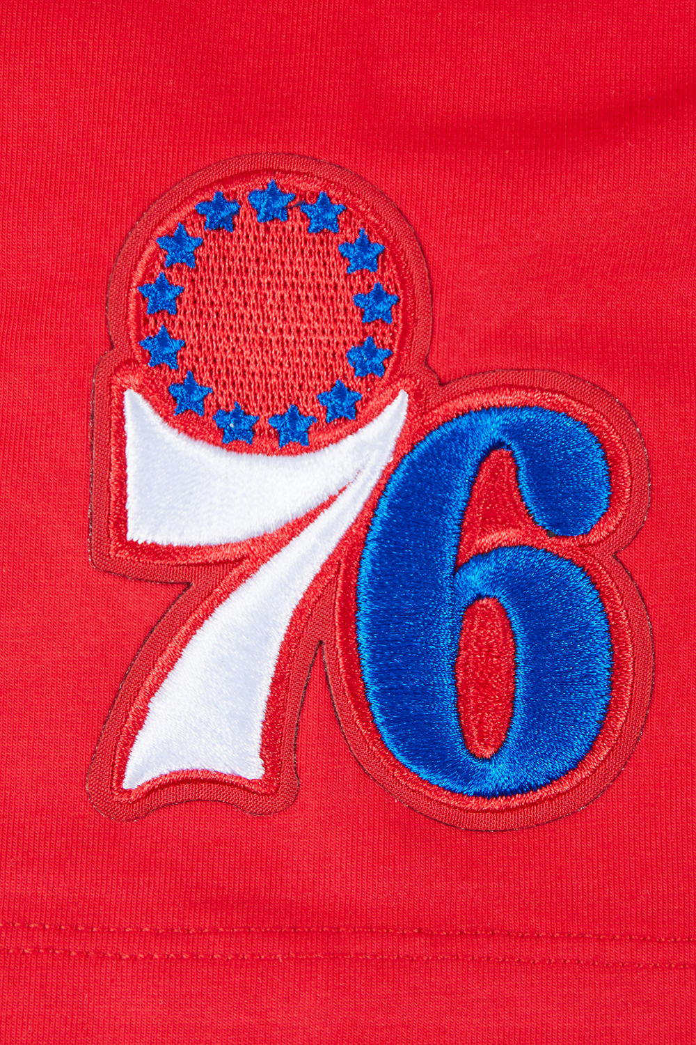 NBA PHILADELPHIA 76ERS SCRIPT TAIL T-SHIRT EN JERSEY SIMPLE À COUPE CARRÉE POUR FEMME (BLANC)