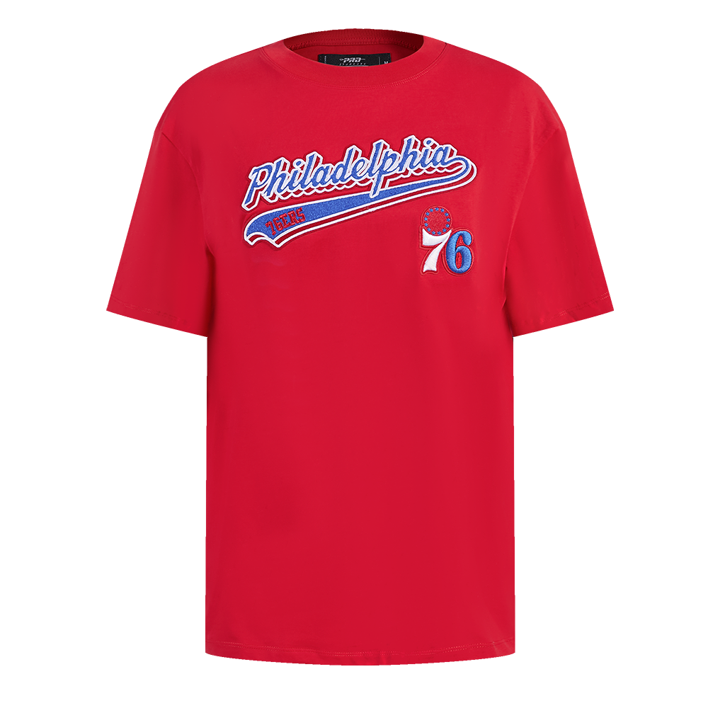 NBA PHILADELPHIA 76ERS SCRIPT TAIL T-SHIRT DE COUPE BOYFRIEND POUR FEMME (ROUGE)