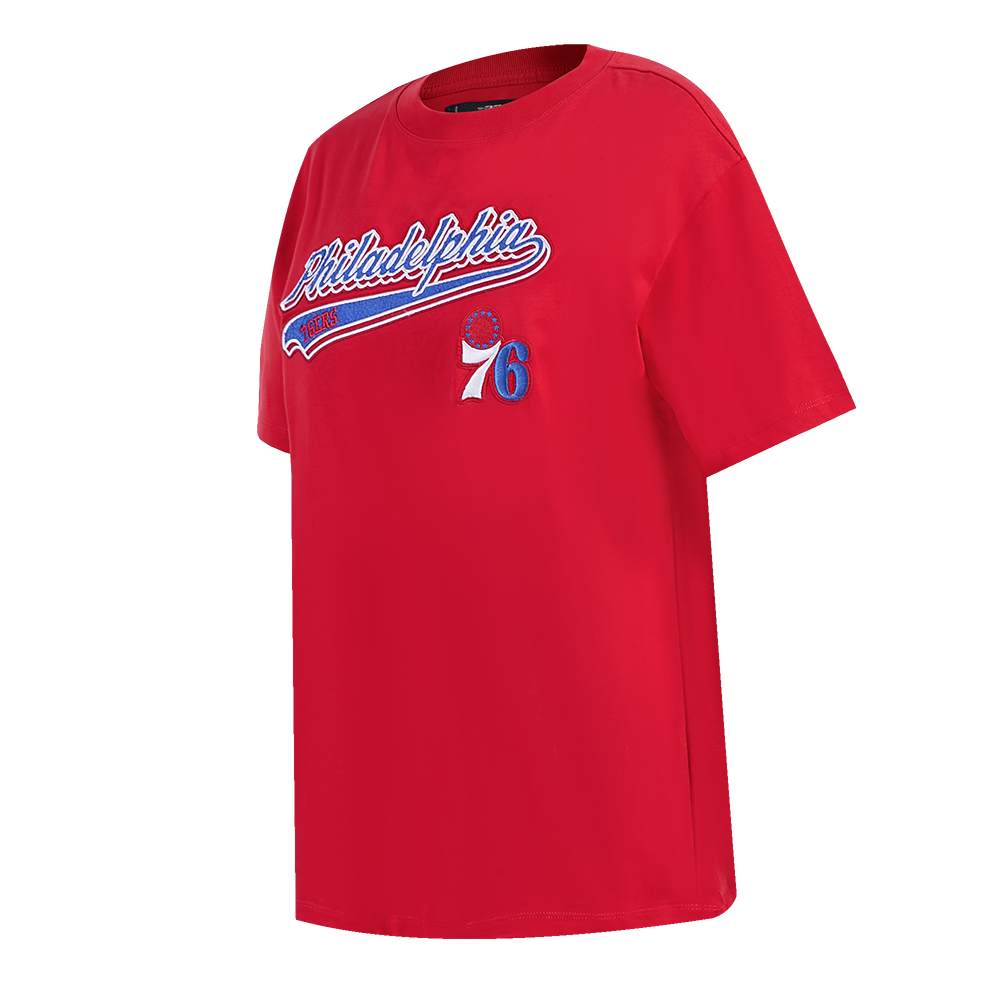 NBA PHILADELPHIA 76ers SCRIPT TAIL WOMEN'S BOYFRIEND TEE (RED)