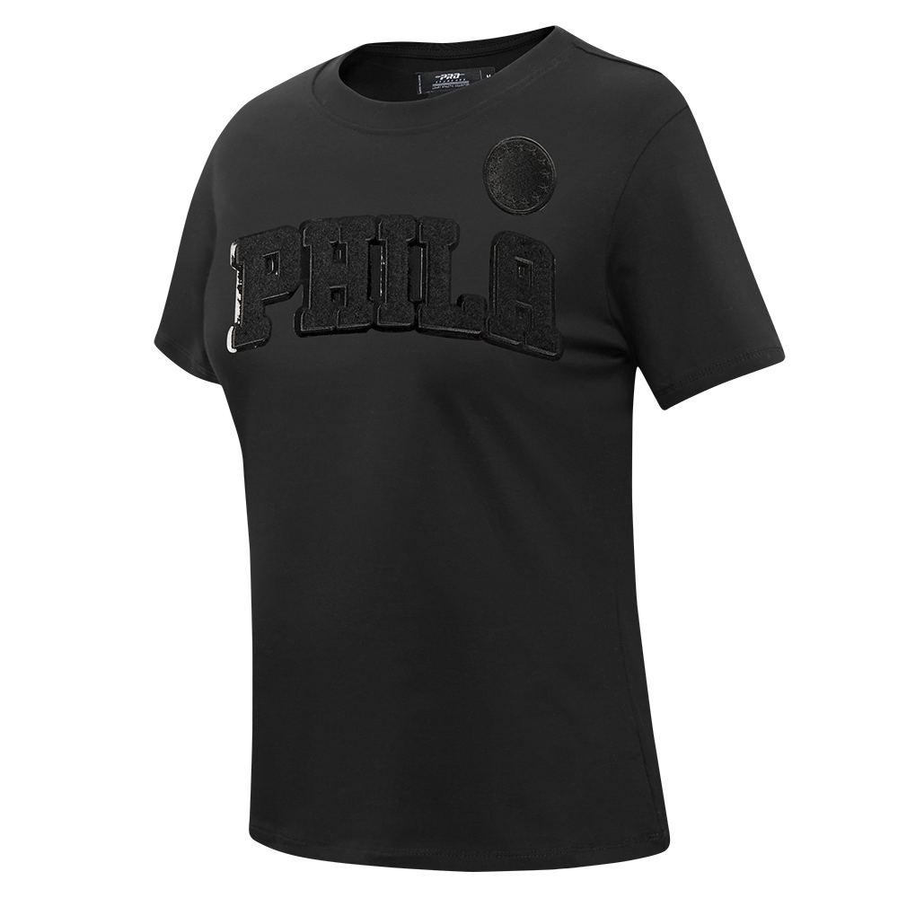 NBA PHILADELPHIA 76ERS TRIPLE BLACK T-SHIRT EN JERSEY SIMPLE À COUPE AJUSTÉE POUR FEMME (TRIPLE NOIR FEMME)