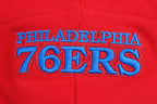 NBA PHILADELPHIA 76ERS SCRIPT TAIL CHANDAIL À CAPUCHON COURT EN MOLLETON CÔTELÉ POUR FEMME (ROUGE)