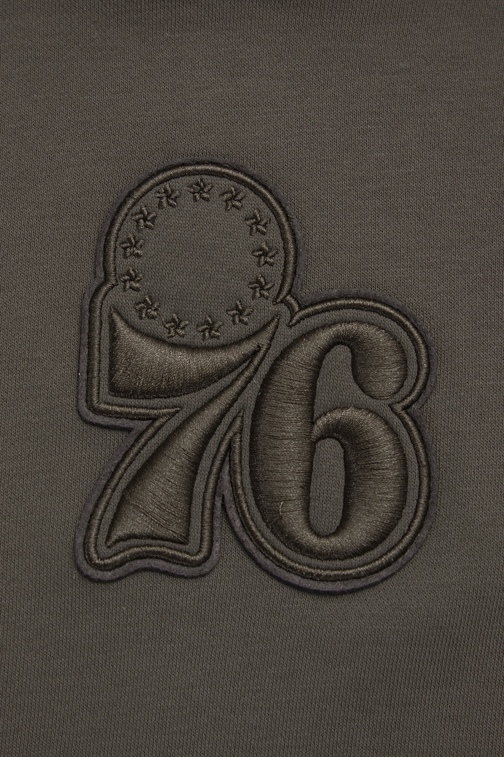 NBA PHILADELPHIA 76ERS NEUTRAL CROPPED WOMEN'S PO HOODIE (DARK TAUPE)