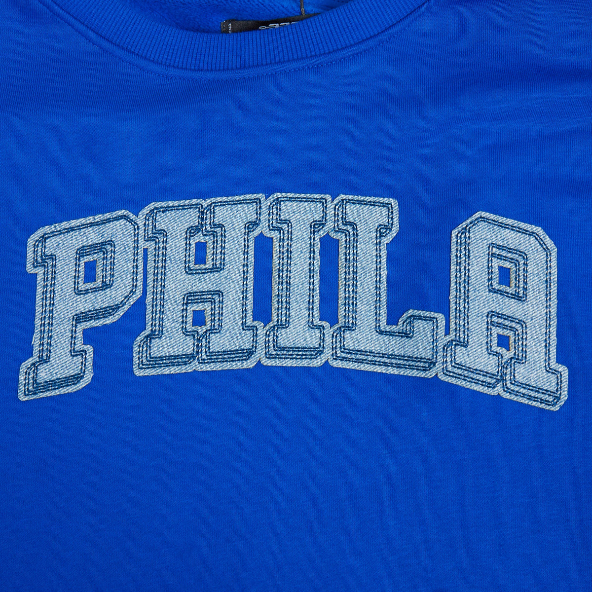 NBA PHILADELPHIA 76ERS VARSITY BLUES WOMEN'S CREWNECK (ROYAL BLUE)