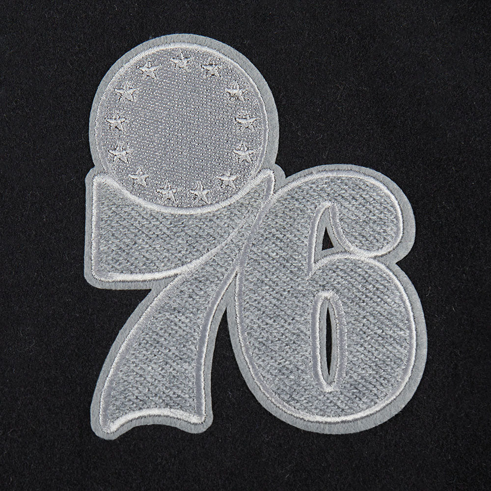 NBA PHILADELPHIA 76ERS REVERSE FRENCH TERRY BLOUSON COLLÉGIAL POUR FEMME (NOIR/GRIS/COQUILLE D'ŒUF)