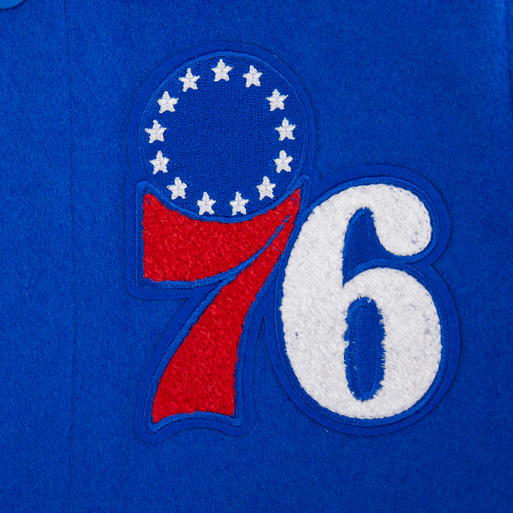 NBA PHILADELPHIA 76ERS CLASSIC BLOUSON COLLÉGIAL EN LAINE POUR GARÇON ENFANT (BLEU ROYAL/BLANC)
