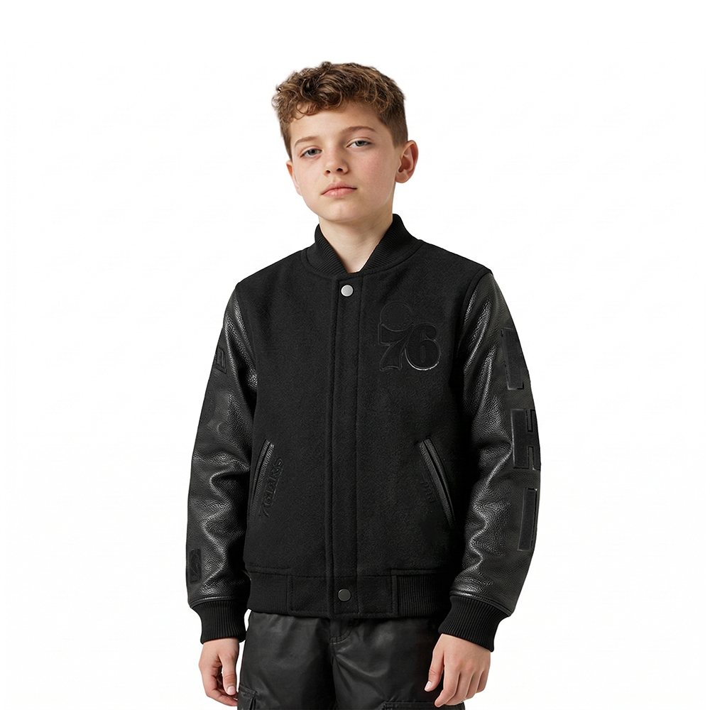 NBA PHILADELPHIA 76ERS TRIPLE BLACK BLOUSON COLLÉGIAL EN LAINE POUR GARÇON ENFANT (NOIR DE JAIS)