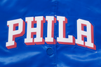 NBA PHILADELPHIA 76ERS CLASSIC BLOUSON EN SATIN POUR FEMME (BLEU ROYAL)