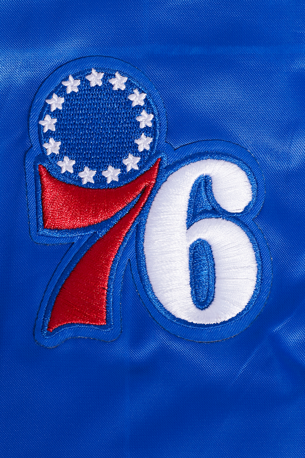 NBA PHILADELPHIA 76ERS CLASSIC BLOUSON EN SATIN POUR FEMME (BLEU ROYAL)