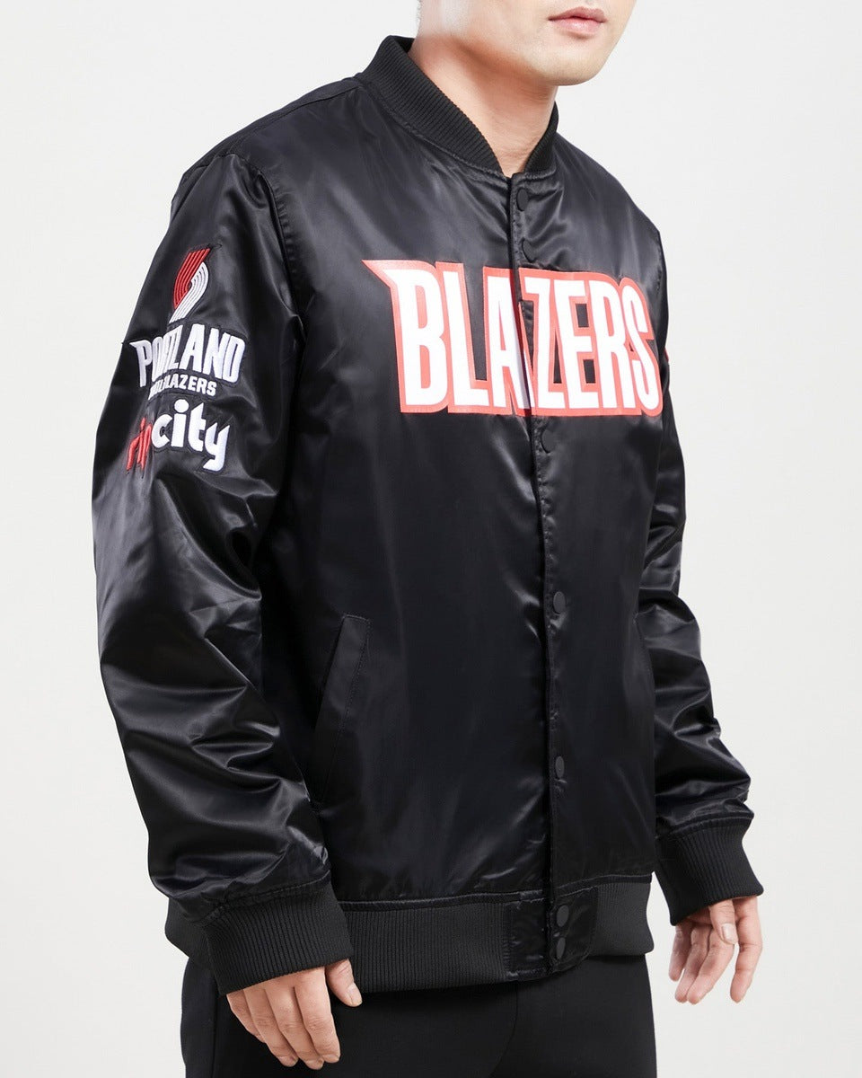 NBA PORTLAND TRAIL BLAZERS BLOUSON EN SATIN À GRAND LOGO D'ÉQUIPE POUR HOMME (NOIR)