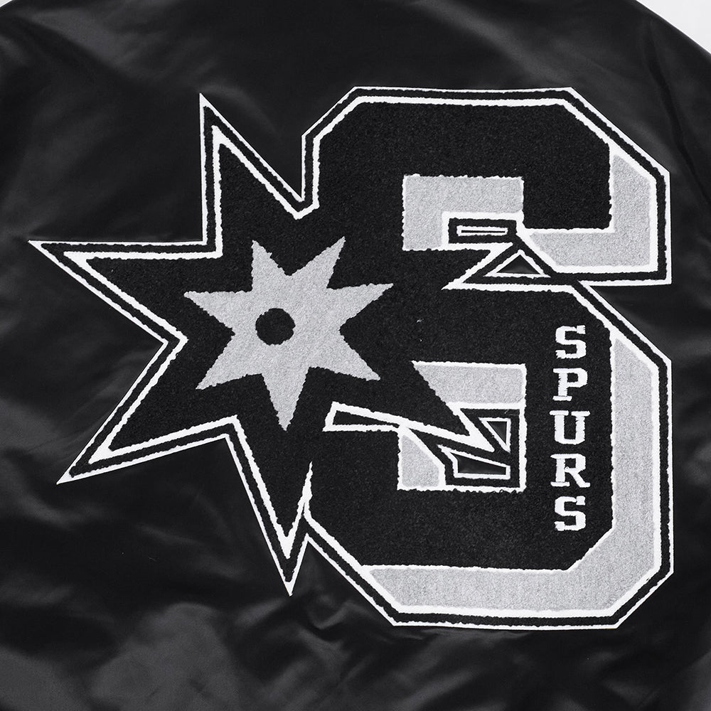 NBA SAN ANTONIO SPURS MASH UP BLOUSON EN SATIN À BORDS CÔTELÉS POUR HOMME (NOIR/GRIS)