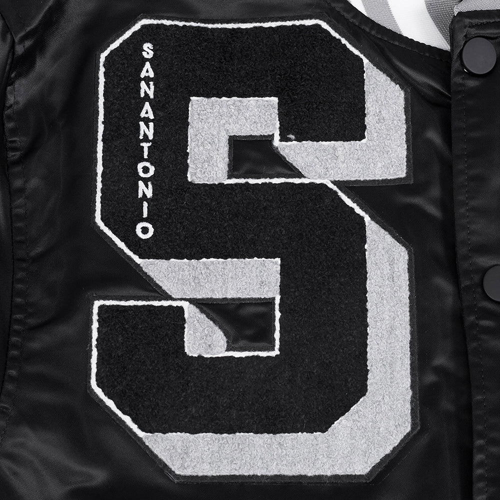 NBA SAN ANTONIO SPURS MASH UP BLOUSON EN SATIN À BORDS CÔTELÉS POUR HOMME (NOIR/GRIS)