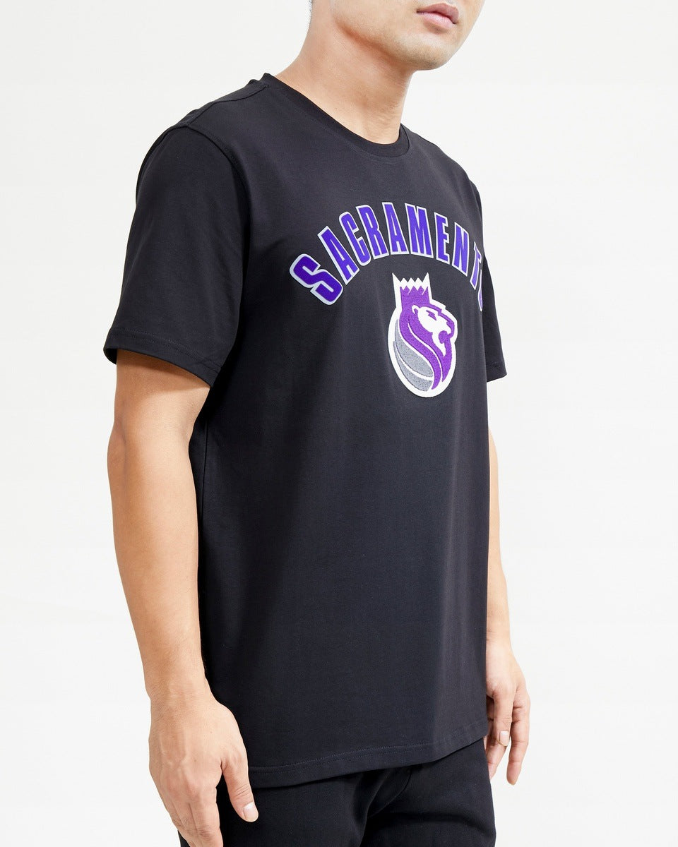 NBA SACRAMENTO KINGS CLASSIC BRISTLE MEN'S TEE (BLACK)