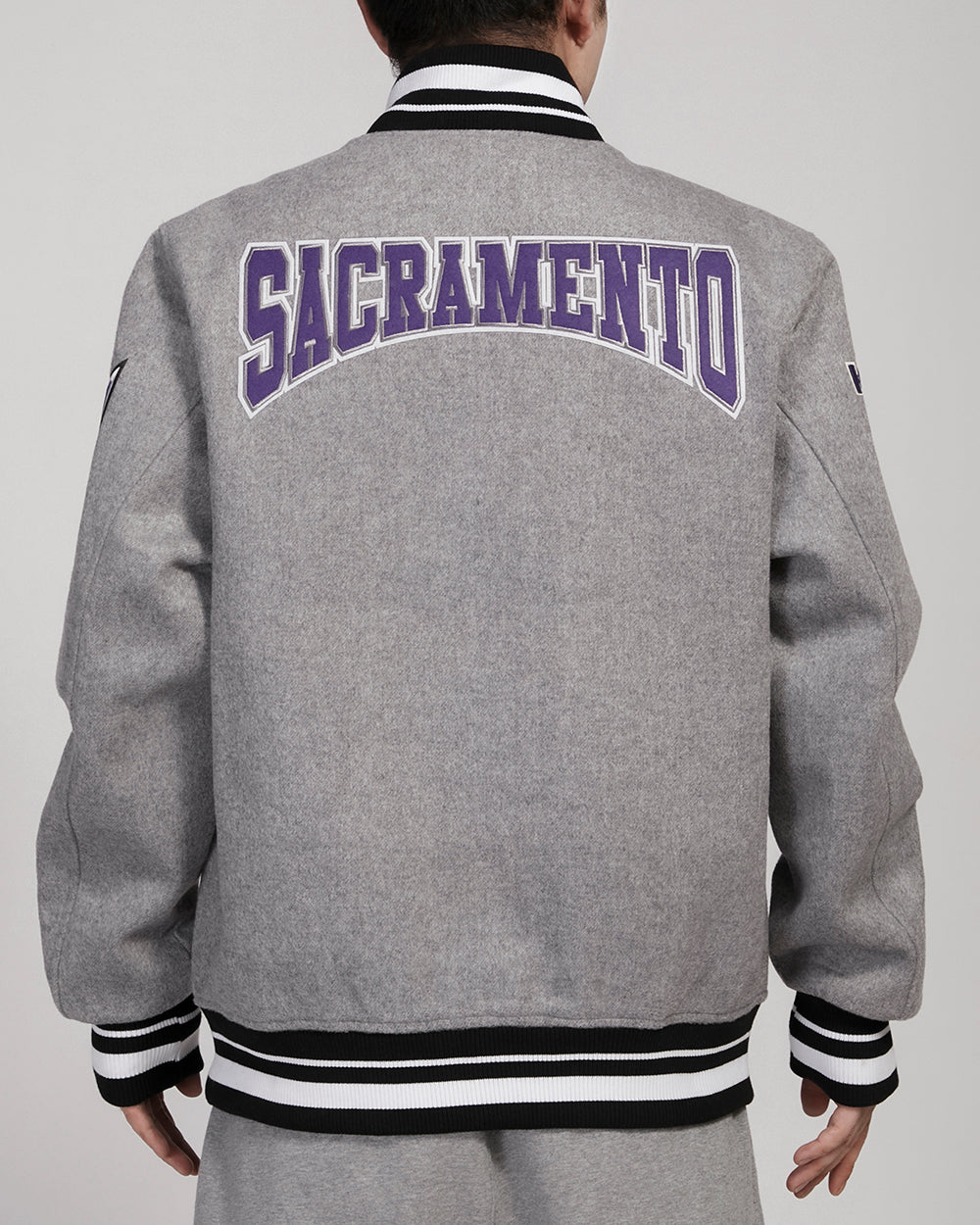 NBA SACRAMENTO KINGS REST EMBLEM RIB WOOL VARSITY JACKET (HEATHER GRAY/BLACK)