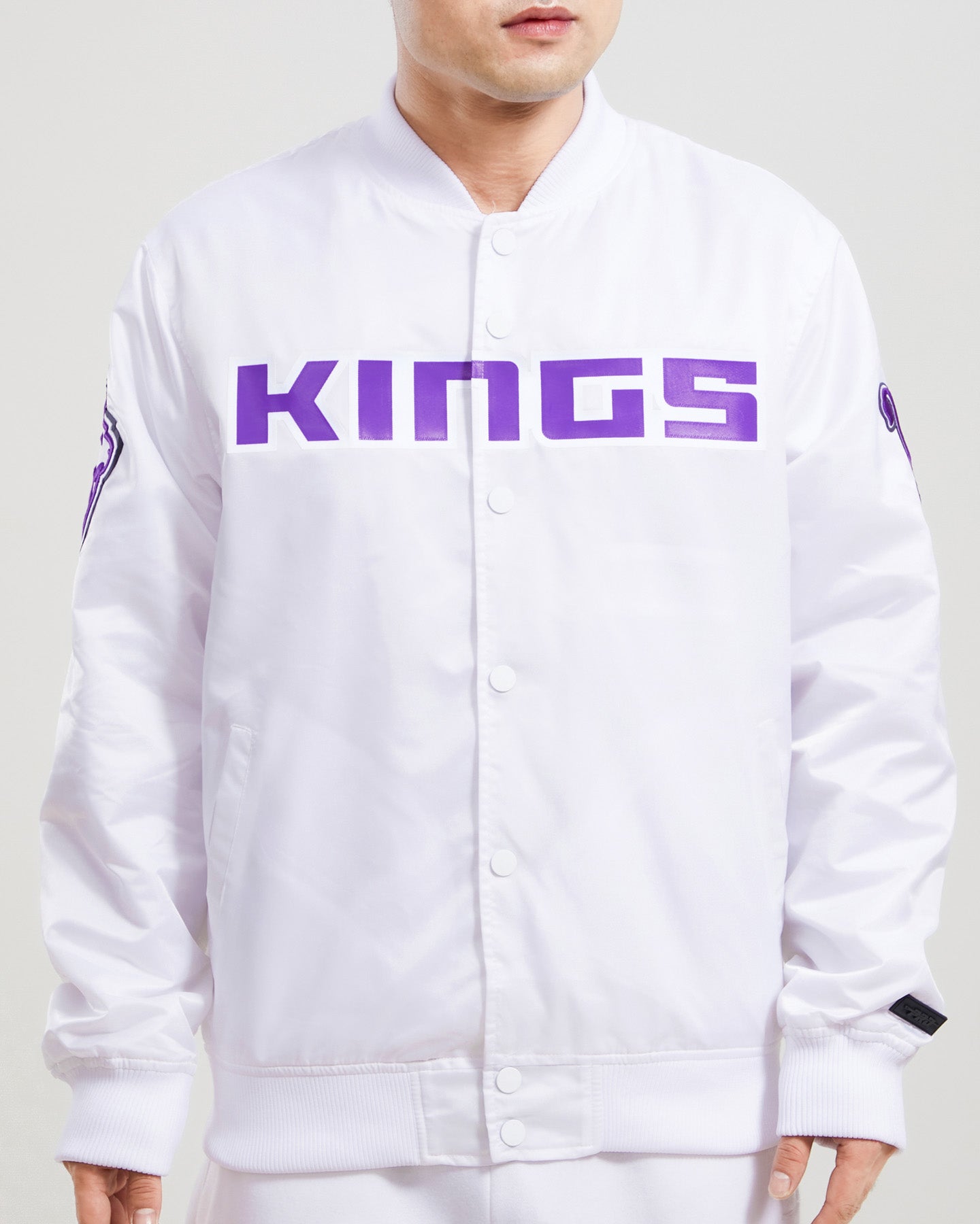 NBA SACRAMENTO KINGS TEAM BIG LOGO MEN'S SATIN JACKET (WHITE)