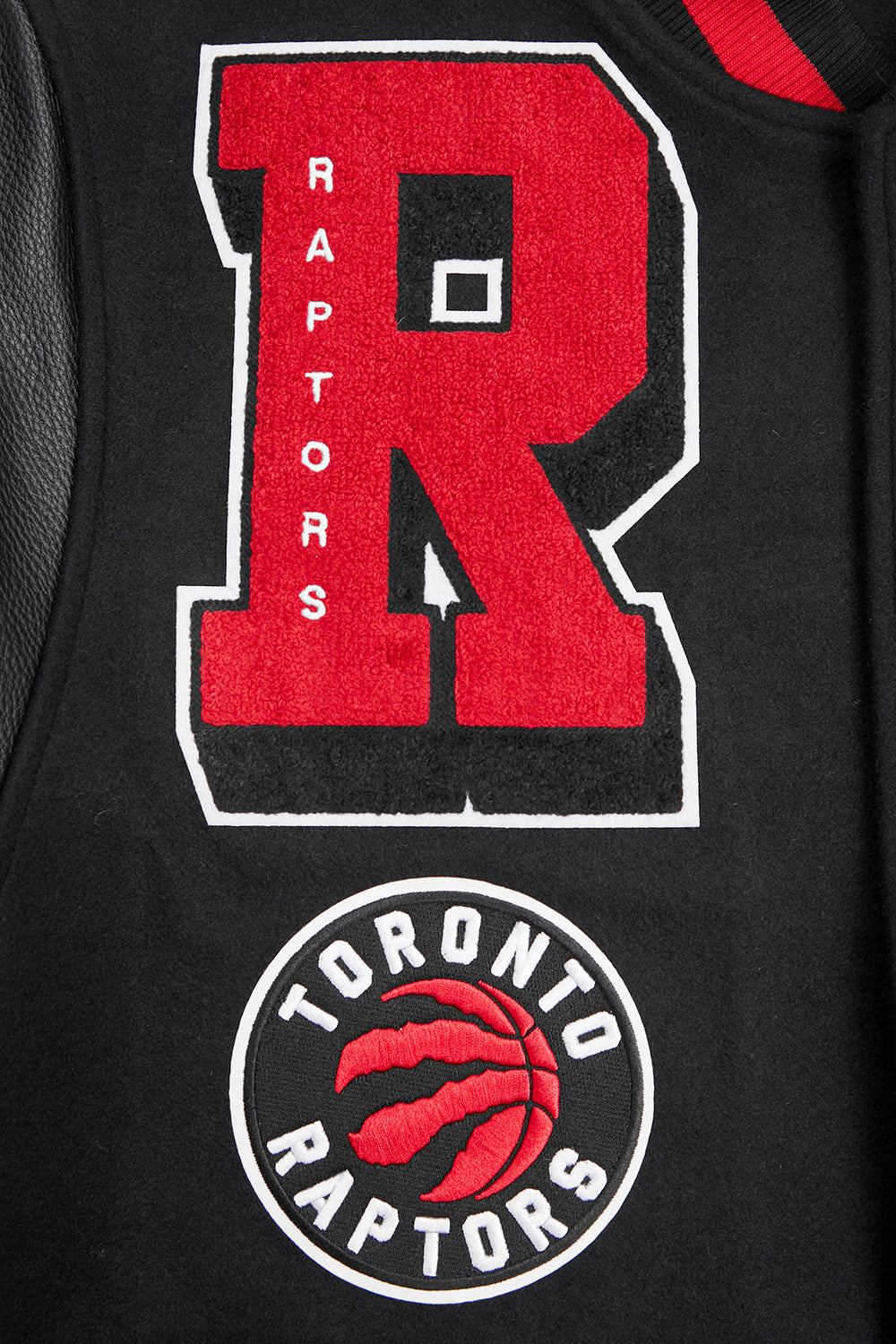 NBA TORONTO RAPTORS MASH UP BLOUSON COLLÉGIAL EN LAINE À BORDS CÔTELÉS POUR HOMME (NOIR/ROUGE/NOIR)