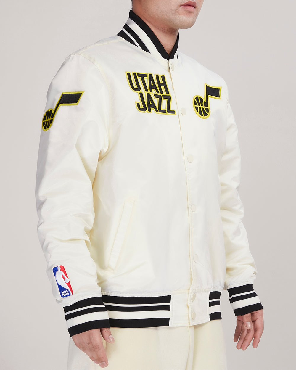 NBA UTAH JAZZ RETRO CLASSIC MEN'S RIB SATIN JACKET (EGGSHELL/ BLACK)