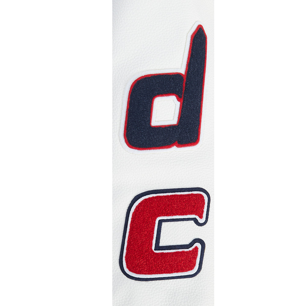 BWW651669-MDN-FLOAT-9