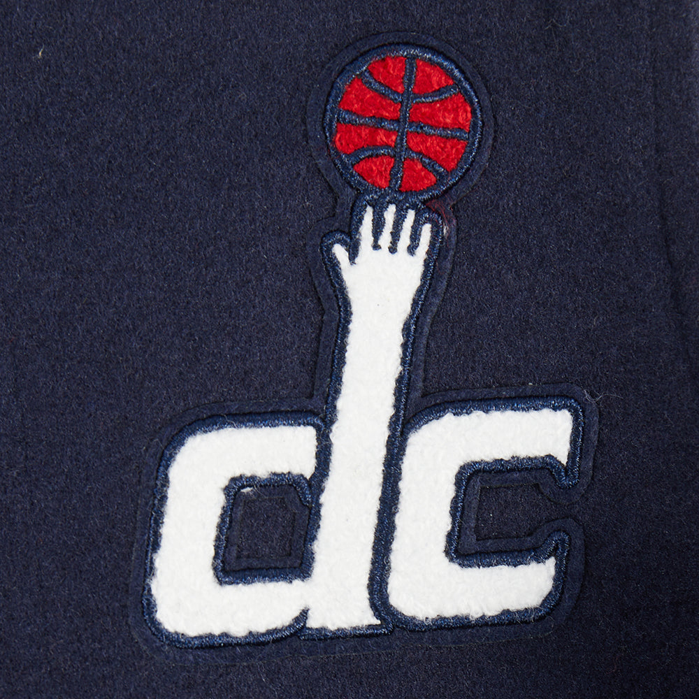 NBA WASHINGTON WIZARDS CLASSIC BLOUSON COLLÉGIAL EN LAINE POUR GARÇON BAMBIN (MARINE MINUIT/BLANC)